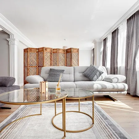 Charming Spacious 4 Big With Sweet King Beds * İstanbul