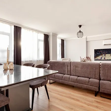 Charming Spacious 4 Big With Sweet King Beds Daire İstanbul